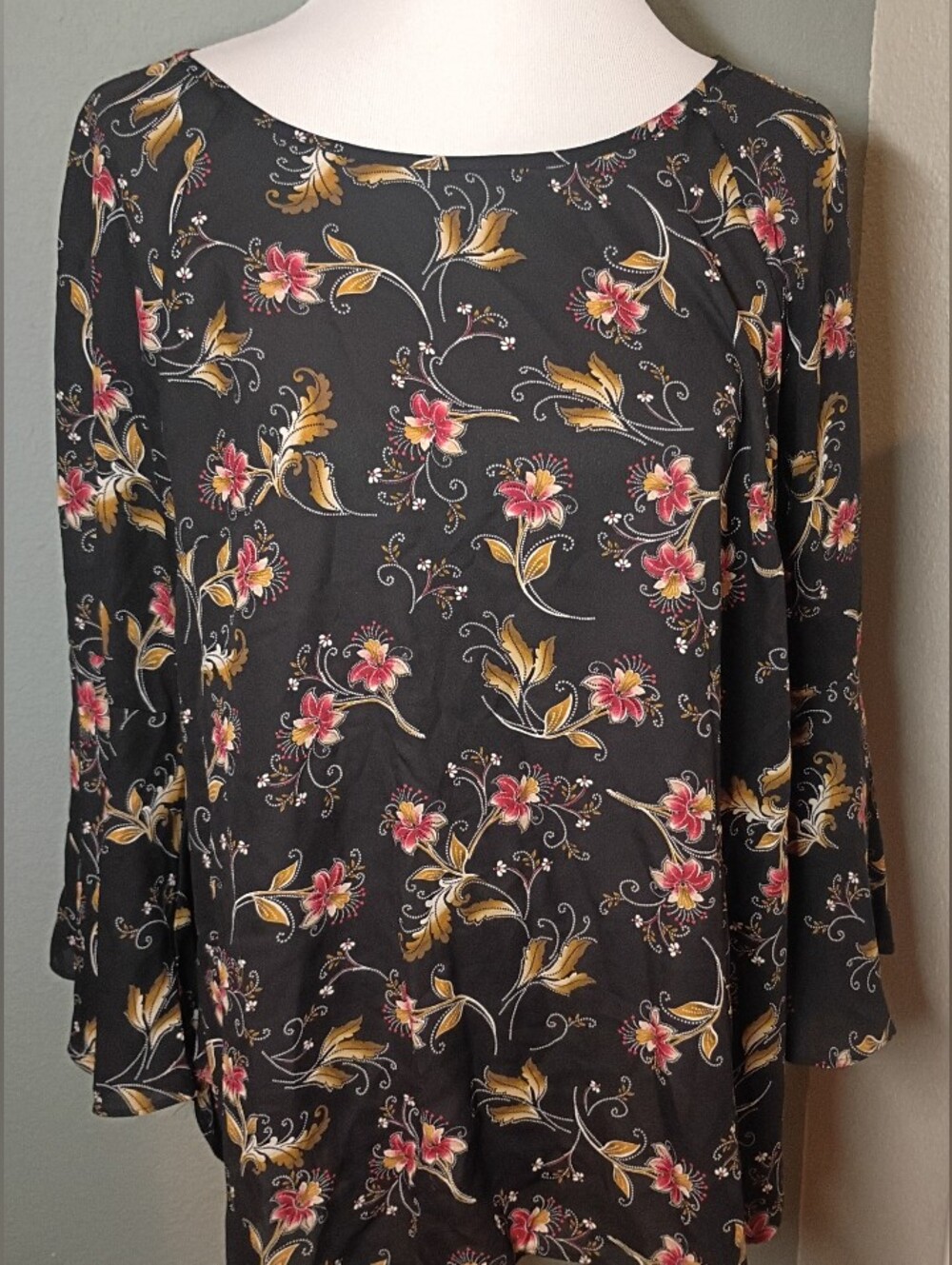 Classic Comfortable Flared Sleeve Floral Shirt - Large